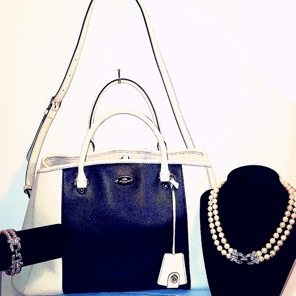 SOLD!!Authentic Vintage Coach Leather Shoulder Bag - Picture 1 of 8